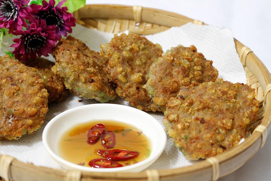 CHẢ CỐM XANH - là một món ăn đặc trưng của người Hà Nội sự kết hợp  giữa các nguyên liệu dân dã
